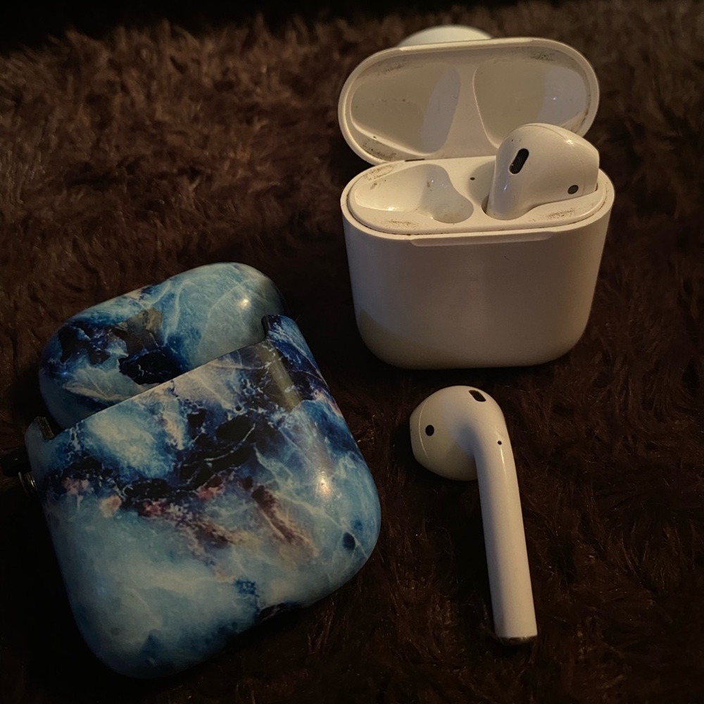 SOLD SOLD ||| Apple AirPods 2nd gen!🍎